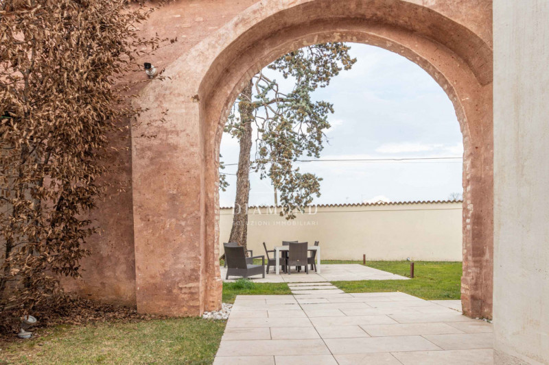 Falzè di Trevignano: In villa del 1.400, facente parte di un residence con parco verde e piscina,...