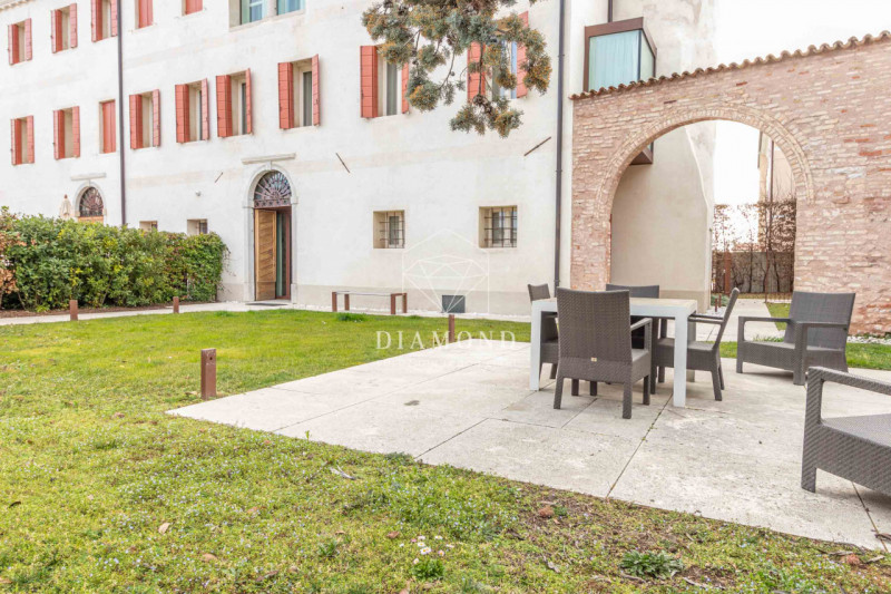 Falzè di Trevignano: In villa del 1.400, facente parte di un residence con parco verde e piscina,...