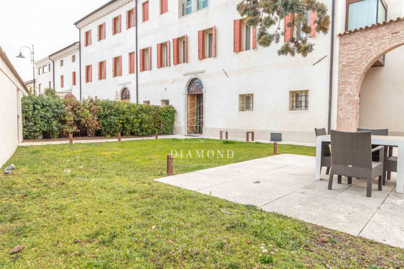 Falzè di Trevignano: In villa del 1.400, facente parte di un residence con parco verde e piscina,...