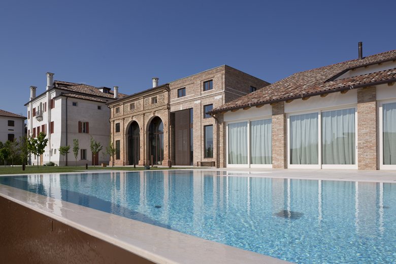 Falzè di Trevignano: In villa del 1.400, facente parte di un residence con parco verde e piscina,...