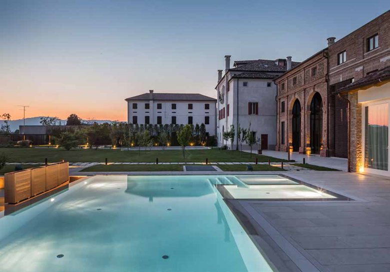 Falzè di Trevignano: In villa del 1.400, facente parte di un residence con parco verde e piscina,...