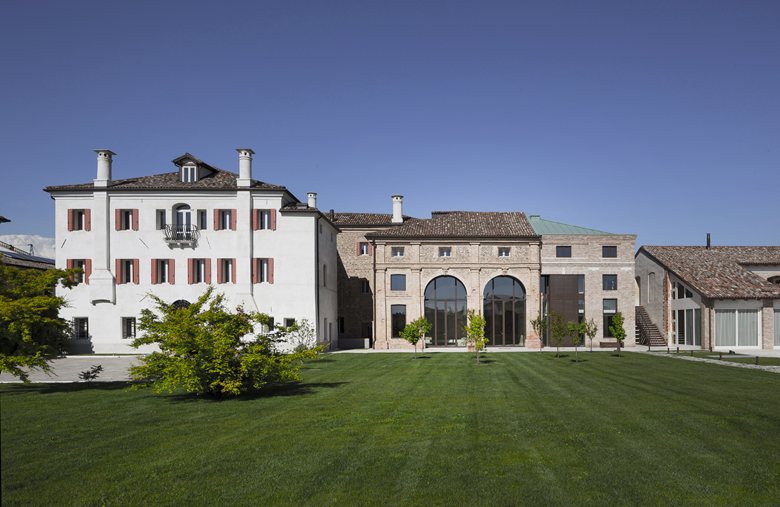 Falzè di Trevignano: In villa del 1.400, facente parte di un residence con parco verde e piscina,...