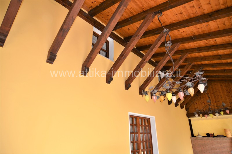 Vendesi a Montegrotto Terme in zona collinare, un interessante complesso abitativo e agricolo com...