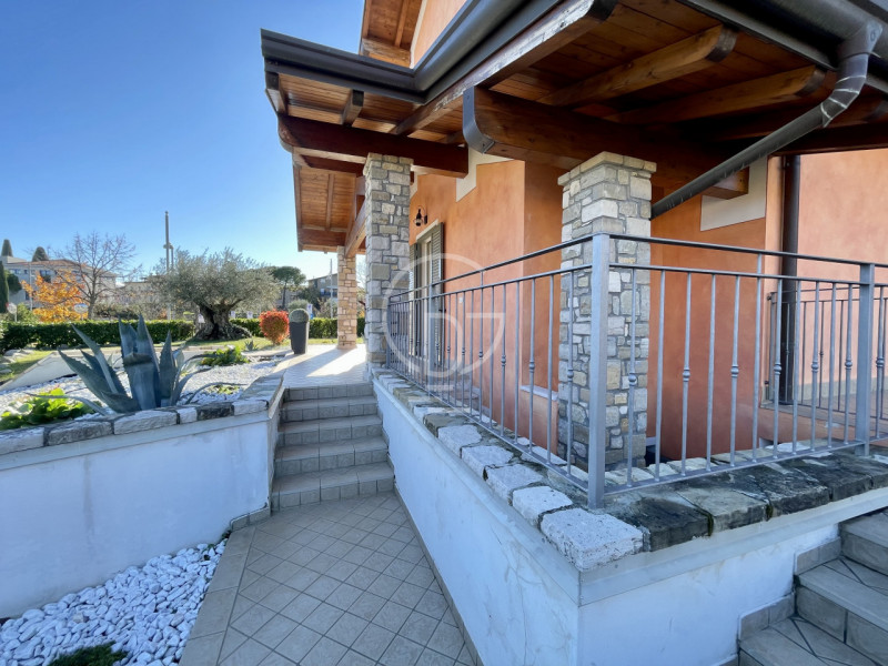 Villa in vendita a Moniga Del Garda (BS)