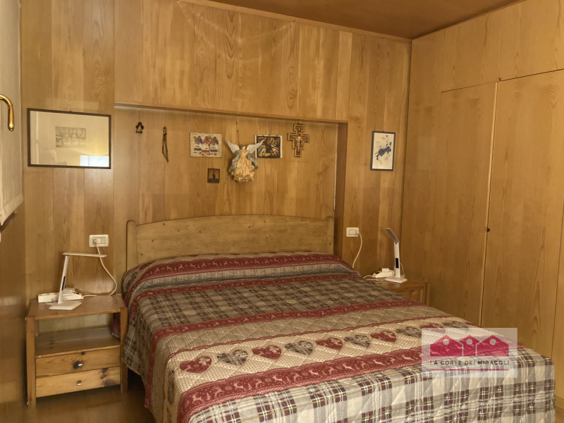 CANOVE/ASIAGO: VILLA DI 300 MQ, DOPPIO INGRESSO, PT APPARTAMENTO CON SOGGIORNO, STUFA A LEGNA, AN...