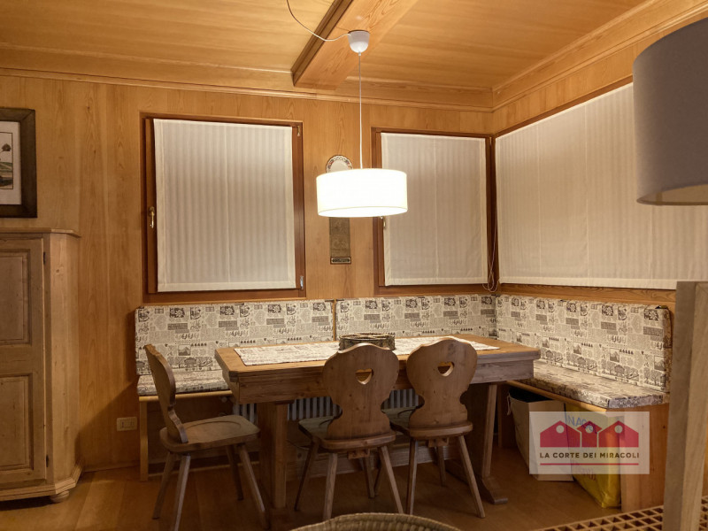 CANOVE/ASIAGO: VILLA DI 300 MQ, DOPPIO INGRESSO, PT APPARTAMENTO CON SOGGIORNO, STUFA A LEGNA, AN...