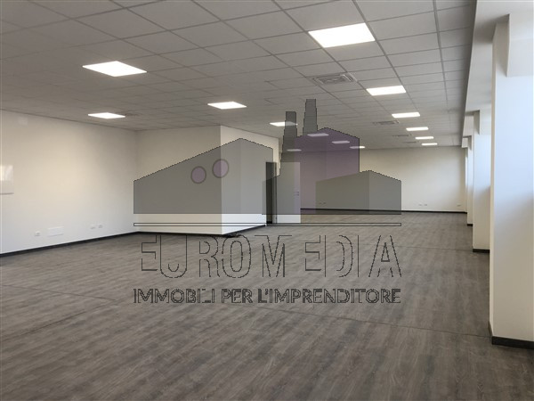 VICENZA OVEST: Rif. 1438 - A - ANTONIO - Per info 338.4892021 – EUROMEDIA propone in zona commerc...