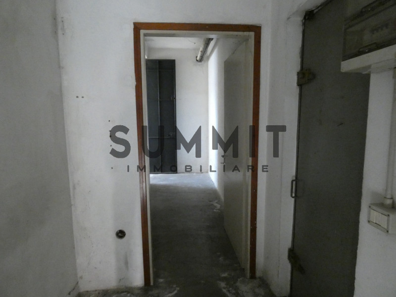 SCHIO: Ampio locale adibito a DEPOSITO. Cl. En. G IPE 65,00 EURO 550. Per Info 0445.531222

NOTE ...