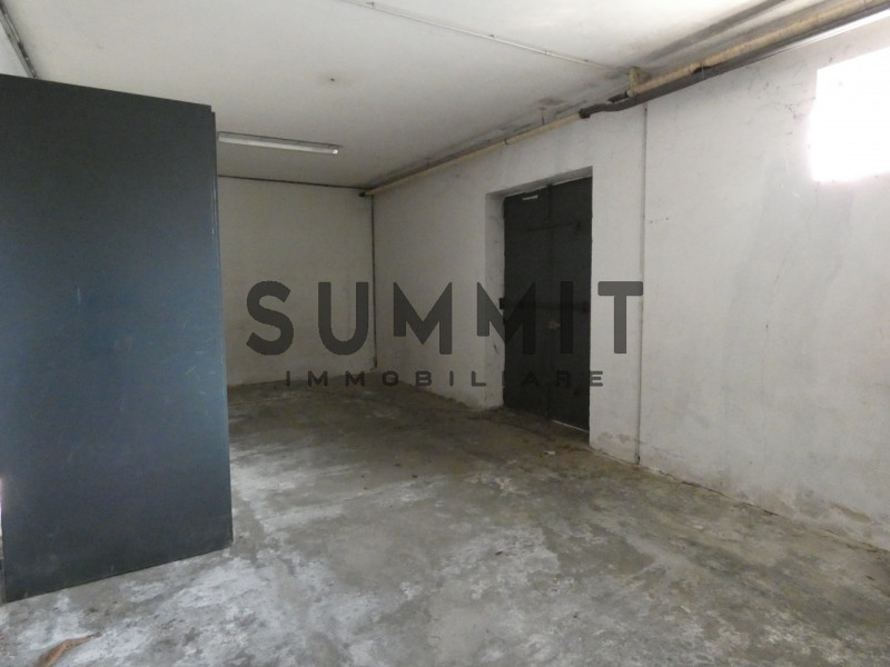 SCHIO: Ampio locale adibito a DEPOSITO. Cl. En. G IPE 65,00 EURO 550. Per Info 0445.531222

NOTE ...