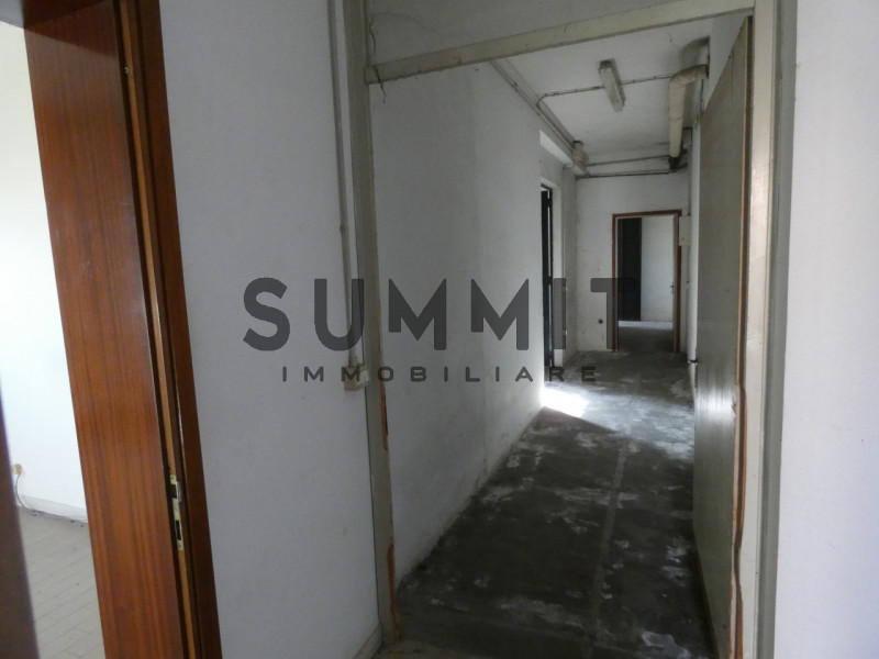 SCHIO: Ampio locale adibito a DEPOSITO. Cl. En. G IPE 65,00 EURO 550. Per Info 0445.531222

NOTE ...