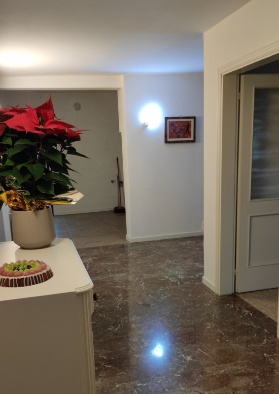 Proponiamo in locazione una  stanza uso singola all'interno di un'unità bifamiliare situata nella...