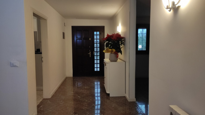 Proponiamo in locazione una  stanza uso singola all'interno di un'unità bifamiliare situata nella...
