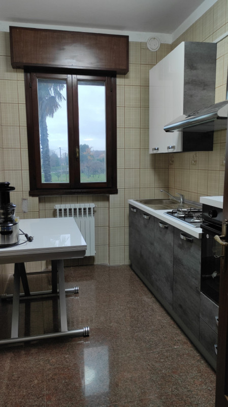Proponiamo in locazione una  stanza uso singola all'interno di un'unità bifamiliare situata nella...