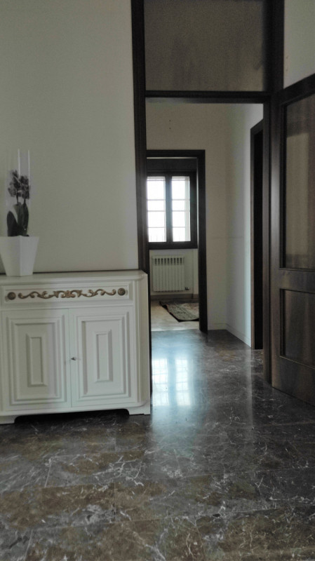 Proponiamo in locazione una  stanza uso singola all'interno di un'unità bifamiliare situata nella...