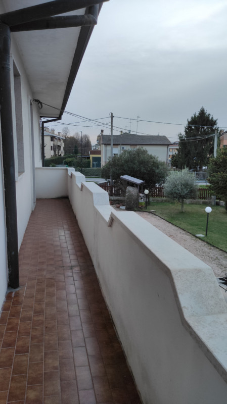 Proponiamo in locazione una  stanza uso singola all'interno di un'unità bifamiliare situata nella...