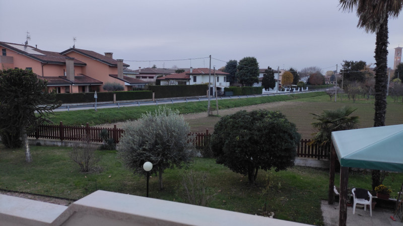 Proponiamo in locazione una  stanza uso singola all'interno di un'unità bifamiliare situata nella...