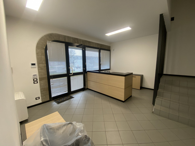 Se stai cercando una soluzione che unisca efficienza operativa e comfort per il tuo business, que...