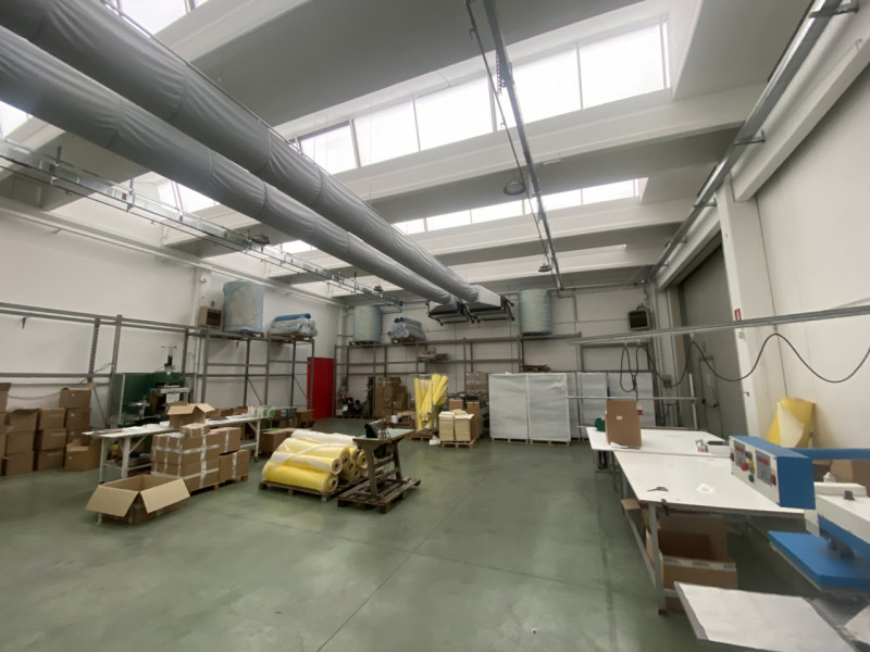 Se stai cercando una soluzione che unisca efficienza operativa e comfort per il tuo business, que...