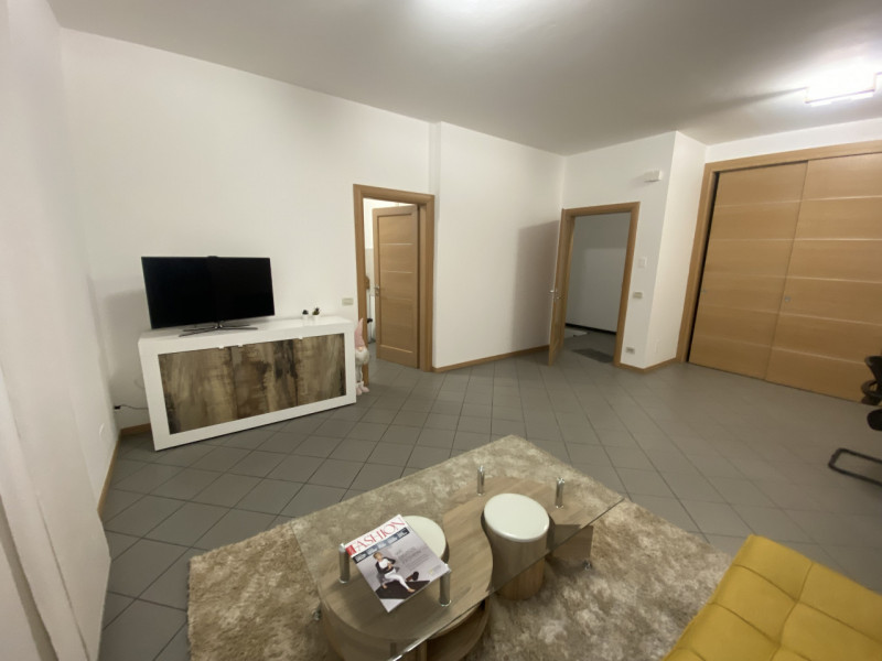 Se stai cercando una soluzione che unisca efficienza operativa e comfort per il tuo business, que...