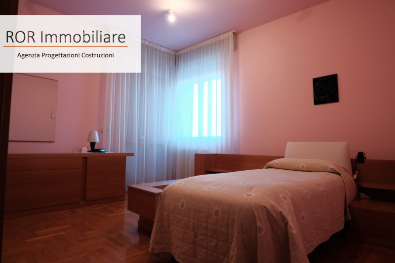 Proponiamo in vendita casa singola divisa in due appartamenti disposti in orizzontale, indipenden...