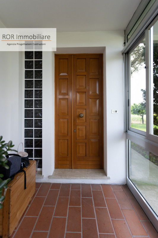 Proponiamo in vendita casa singola divisa in due appartamenti disposti in orizzontale, indipenden...