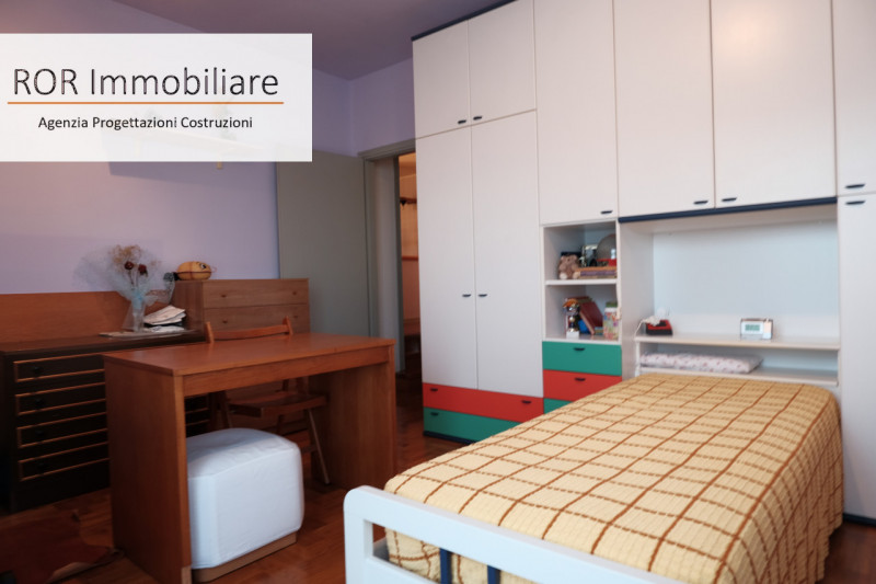 Proponiamo in vendita casa singola divisa in due appartamenti disposti in orizzontale, indipenden...