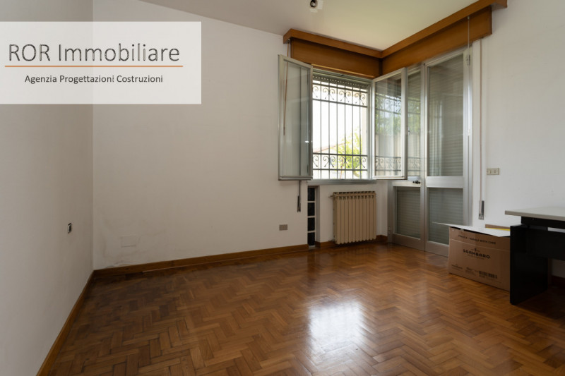 Proponiamo in vendita casa singola divisa in due appartamenti disposti in orizzontale, indipenden...