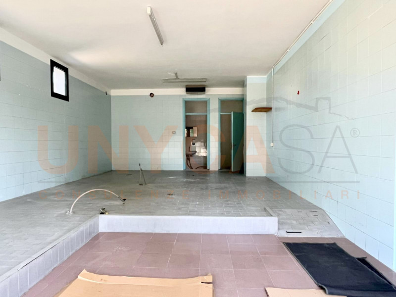 MESTRINO: proponiamo in vendita locale commerciale in posizione centrale e di frequente passaggio...