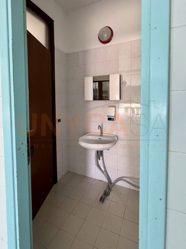 MESTRINO: proponiamo in vendita locale commerciale in posizione centrale e di frequente passaggio...