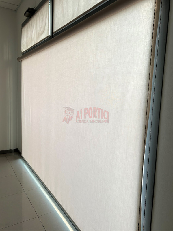 PIOVE DI SACCO - Proponiamo in affitto negozio di circa 50 mq ideale per chi desidera avviare o e...