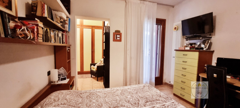 Rif. CS231 - Proponiamo Villa indipendente in posizione panoramica suddivisa in tre unità distint...