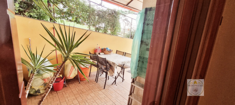 Rif. CS231 - Proponiamo Villa indipendente in posizione panoramica suddivisa in tre unità distint...