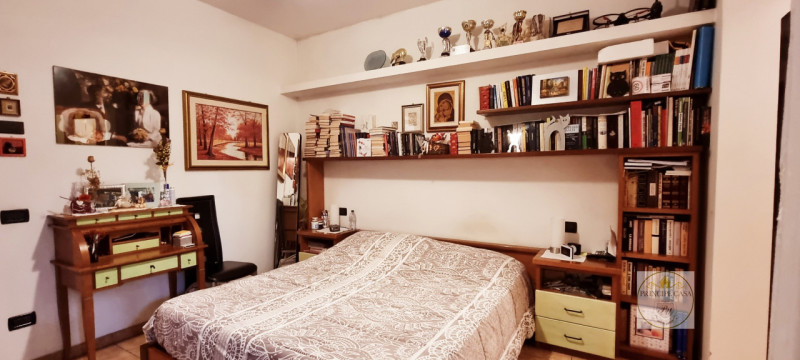 Rif. CS231 - Proponiamo Villa indipendente in posizione panoramica suddivisa in tre unità distint...