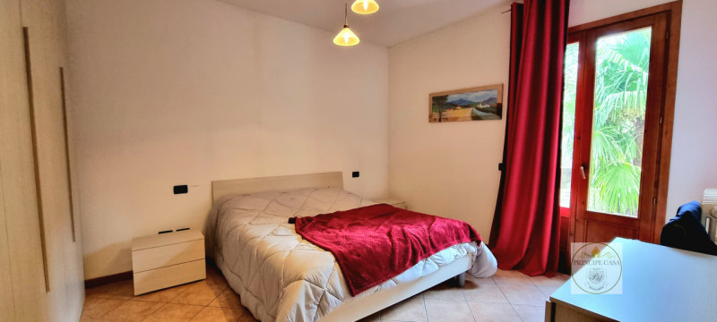 Rif. CS231 - Proponiamo Villa indipendente in posizione panoramica suddivisa in tre unità distint...