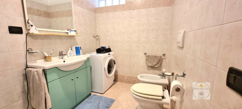 Rif. CS231 - Proponiamo Villa indipendente in posizione panoramica suddivisa in tre unità distint...