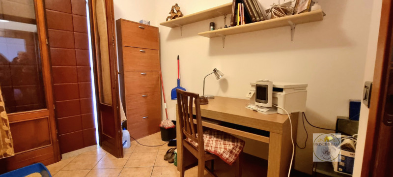 Rif. CS231 - Proponiamo Villa indipendente in posizione panoramica suddivisa in tre unità distint...