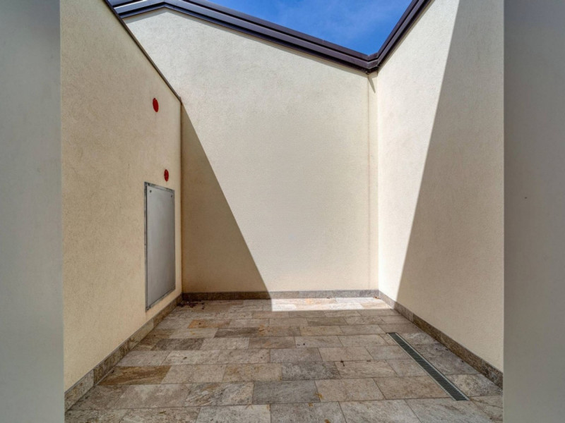 ZONA RESIDENZIALE Nuova ed ultima porzione di bifamiliare (finita) in contesto di lottizzazione, ...