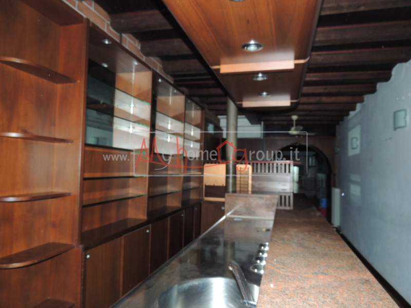 PONTECORVO: Affittasi locale commerciale ideale come Ufficio o Negozio. Il locale si sviluppa su ...