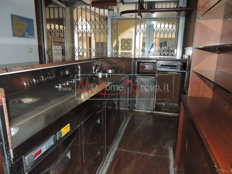 PONTECORVO: Affittasi locale commerciale ideale come Ufficio o Negozio. Il locale si sviluppa su ...