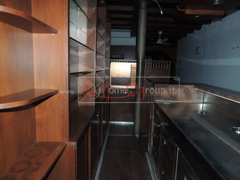 PONTECORVO: Affittasi locale commerciale ideale come Ufficio o Negozio. Il locale si sviluppa su ...