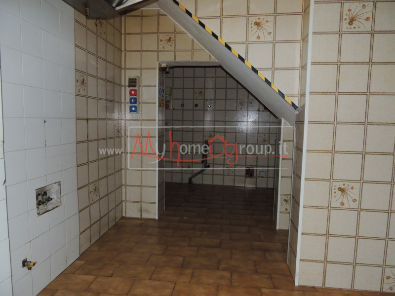 PONTECORVO: Affittasi locale commerciale ideale come Ufficio o Negozio. Il locale si sviluppa su ...