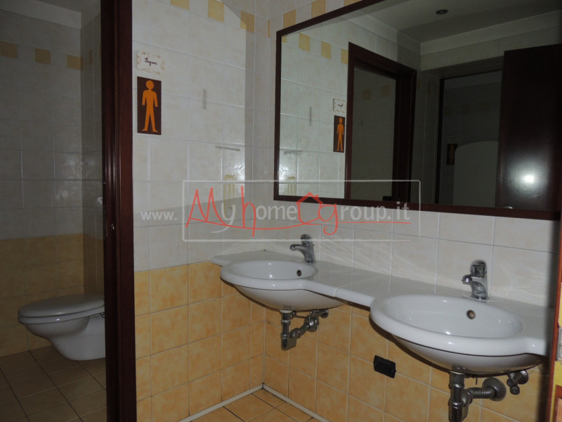 PONTECORVO: Affittasi locale commerciale ideale come Ufficio o Negozio. Il locale si sviluppa su ...