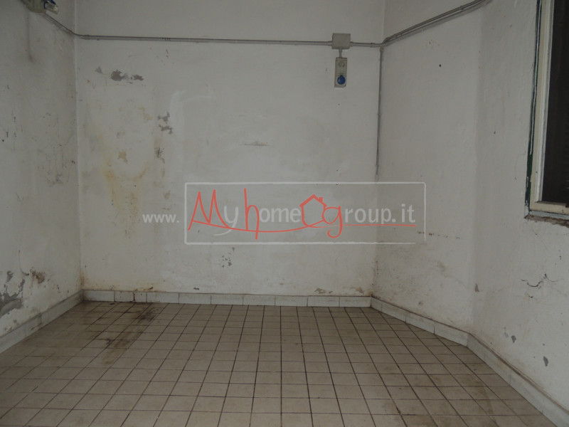 PONTECORVO: Affittasi locale commerciale ideale come Ufficio o Negozio. Il locale si sviluppa su ...