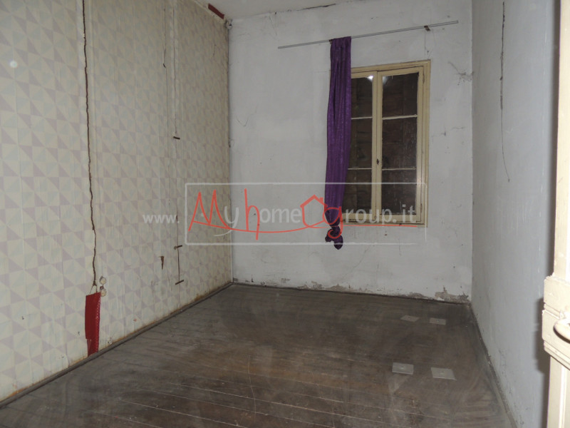 PONTECORVO: Affittasi locale commerciale ideale come Ufficio o Negozio. Il locale si sviluppa su ...