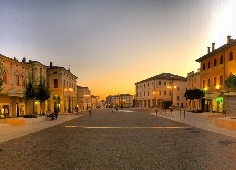 Per informazioni: 335/8345159. A Montebelluna (TV) proponiamo in vendita immobile ad uso ufficio ...