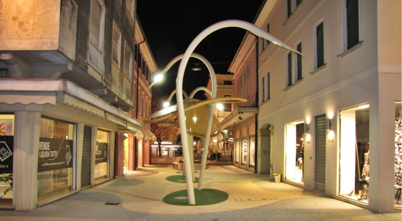 Per informazioni: 335/8345159. A Montebelluna (TV) proponiamo in vendita immobile ad uso ufficio ...