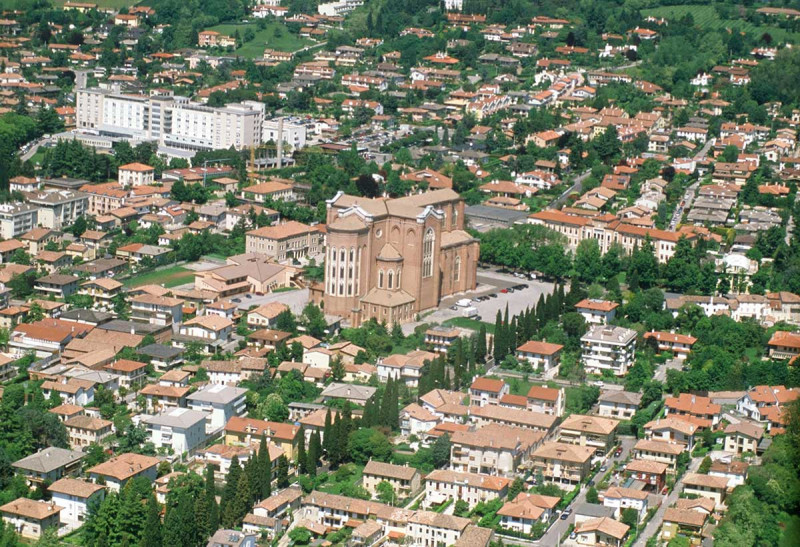 Per informazioni: 335/8345159. A Montebelluna (TV) proponiamo in vendita immobile ad uso ufficio ...