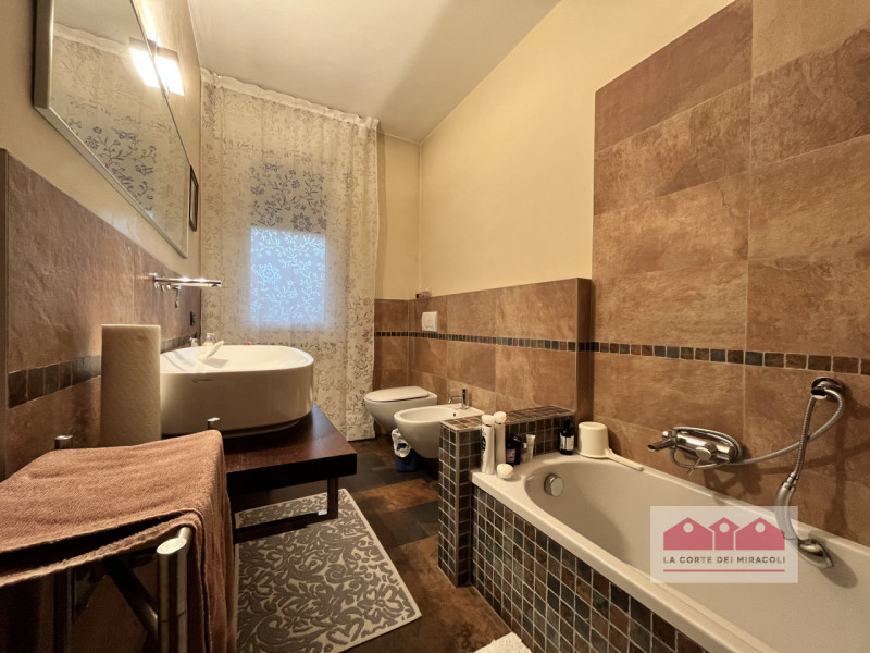 SAN PIO X: CASA INDIPENDENTE CON GIARDINO RECINTATO COMPOSTA DA SOGGIORNO, CUCINA, 3 CAMERE, 2 BA...