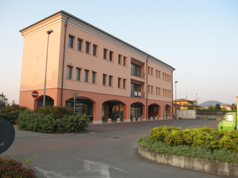 Ufficio di 95 mq netti in elegante fabbricato di alta rappresentanza con finiture di alta qualità...