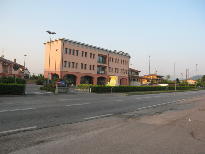 Ufficio di 95 mq netti in elegante fabbricato di alta rappresentanza con finiture di alta qualità...